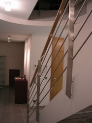 Wangentreppe mit Edelstahlgeländer und Glasstufen