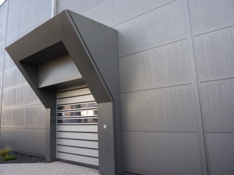 Torverkleidung aus pulverbeschichtetem Aluminium